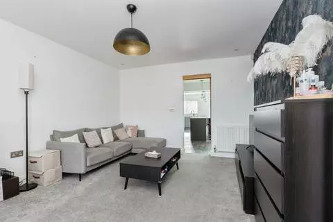 4 bedroom detached house for sale - View 2