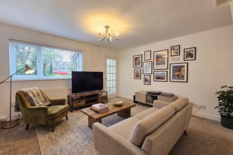 2 bedroom terraced house to rent, Grove Lane, Hale, Altrincham