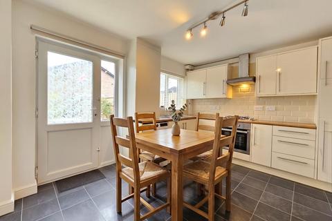 2 bedroom terraced house to rent, Grove Lane, Hale, Altrincham