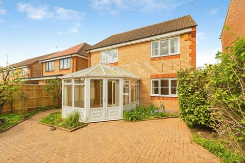 4 bedroom detached house for sale, Hinds Way, Aylesbury
