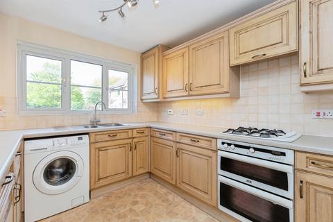 4 bedroom detached house for sale, Hinds Way, Aylesbury