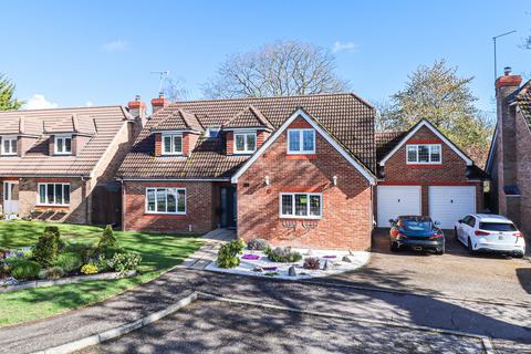 4 bedroom detached house for sale, Halifax Close, Bricket Wood, St. Albans, AL2