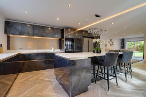 4 bedroom detached house for sale, Halifax Close, Bricket Wood, St. Albans, AL2