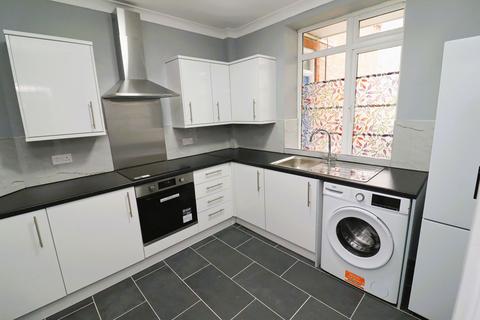 4 bedroom maisonette to rent, Acorn Walk, Rotherhithe SE16