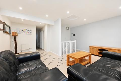 2 bedroom maisonette for sale, Cove Road, Farnborough, GU14