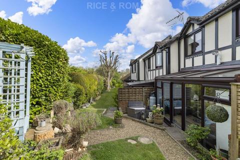 undefined, Fromow Gardens, Windlesham GU20