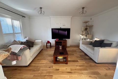 4 bedroom semi-detached house to rent, Kingsway Mews, SL2 3UR