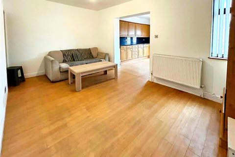 3 bedroom end of terrace house to rent, Nuffield Road, Courthouse Green, Coventry, CV6