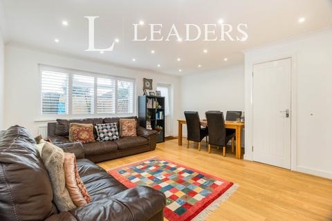 3 bedroom terraced house to rent, Egmont Road, KT12