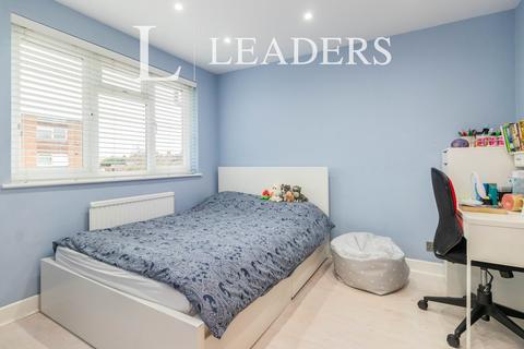3 bedroom terraced house to rent, Egmont Road, KT12