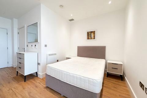 Studio to rent, West Gate, London, W5