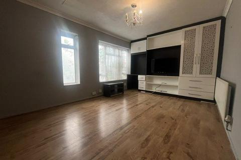 3 bedroom end of terrace house to rent, Harlington Road, Uxbridge, Greater London, UB8