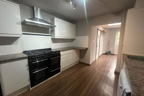 3 bedroom end of terrace house to rent, Harlington Road, Uxbridge, Greater London, UB8