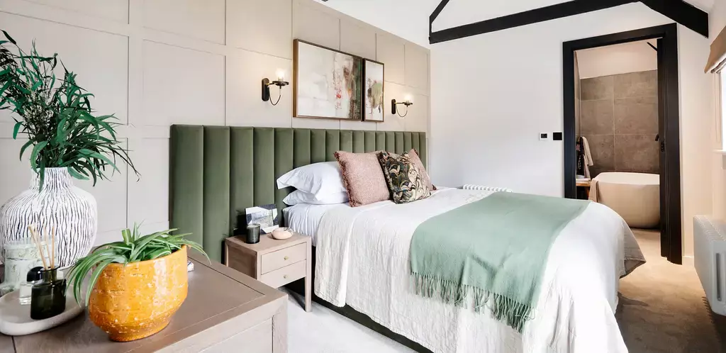 Master bedroom, en suite