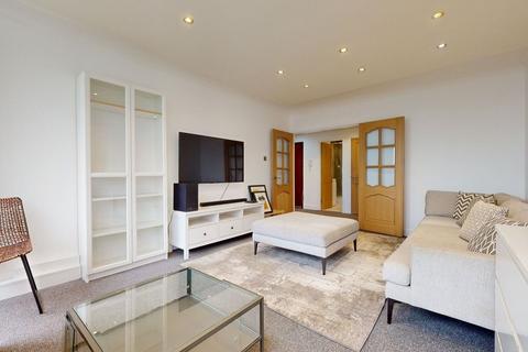 2 bedroom flat to rent, Quadrangle Tower, Cambridge Square, London W2