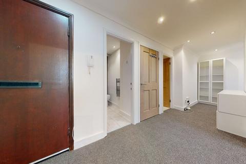 2 bedroom flat to rent, Quadrangle Tower, Cambridge Square, London W2