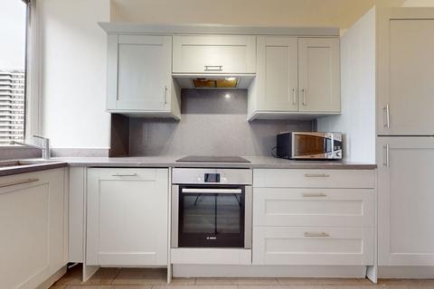 2 bedroom flat to rent, Quadrangle Tower, Cambridge Square, London W2