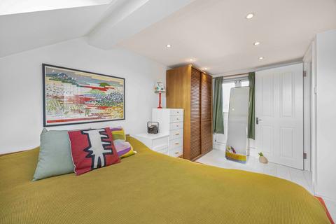 2 bedroom flat for sale, Lea Hall Road, London E10