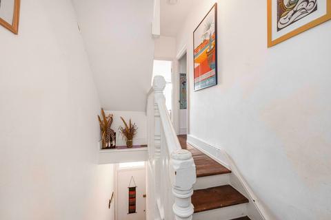 2 bedroom flat for sale, Lea Hall Road, London E10