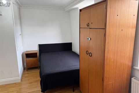 Studio to rent, Roman Road, London