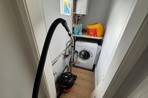 4 bedroom semi-detached house to rent, Drayton Street, Newcastle-under-Lyme, ST5