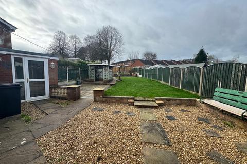 4 bedroom semi-detached house to rent, Drayton Street, Newcastle-under-Lyme, ST5