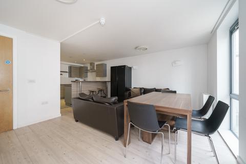 3 bedroom flat to rent, Lakeside Way Wembley HA9
