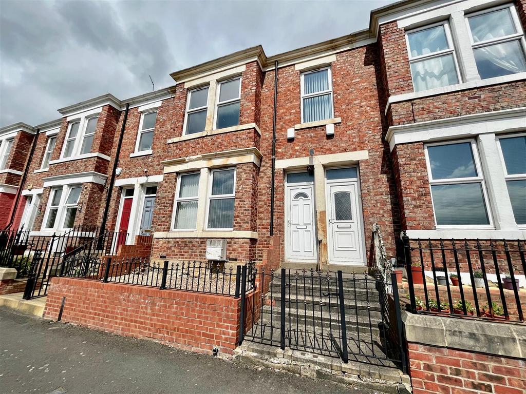 Brighton Road, Gateshead 3 bed flat - £750 pcm (£173 pw)