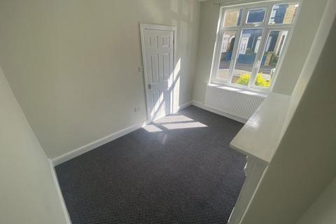 3 bedroom terraced house to rent, Star Road, Peterborough, PE1 5EZ