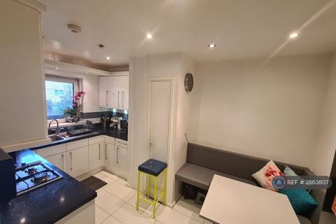 3 bedroom flat to rent, Bartholomew Street, London, SE1