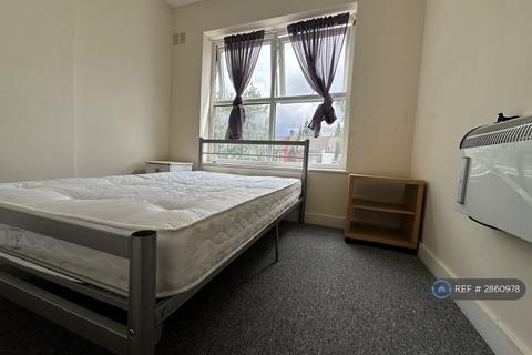 Studio to rent, Hampden Road, London, N8