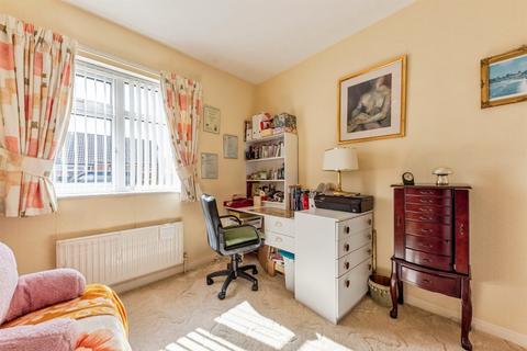 2 bedroom detached bungalow for sale, Birmingham Close, Grantham