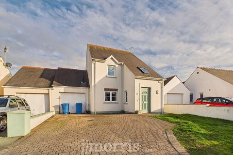 3 bedroom detached house for sale, 26 Parc Loktudi, Fishguard, SA65 9AF