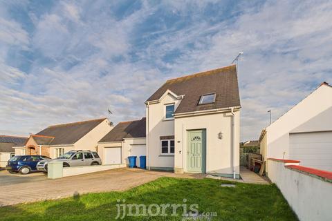 3 bedroom detached house for sale, 26 Parc Loktudi, Fishguard, SA65 9AF