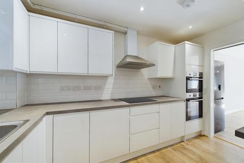 3 bedroom terraced house to rent, Alpine Road, Walton-On-Thames