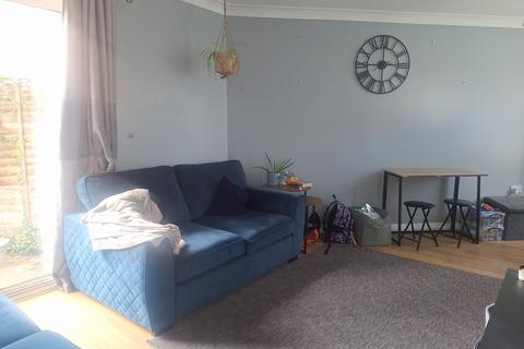 2 bedroom semi-detached house to rent, Leicester LE2