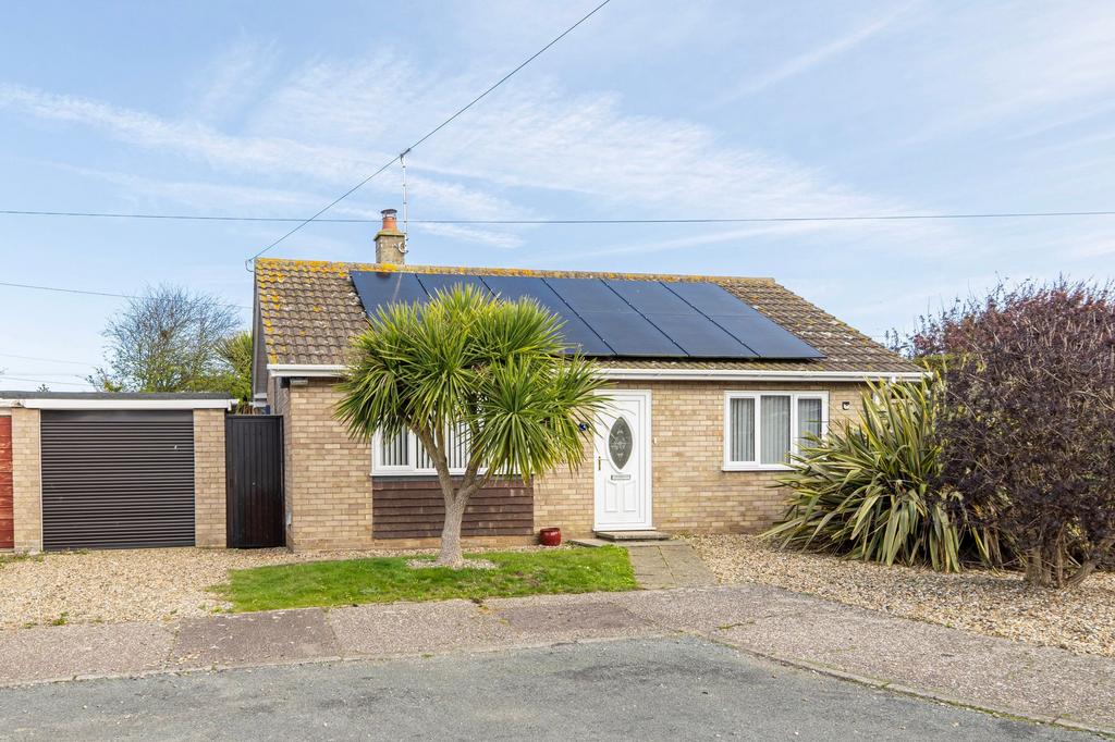 Bungalow exterior, driveway