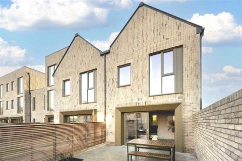 3 bedroom terraced house to rent, Ayrton Avenue, Eddington, Cambridge