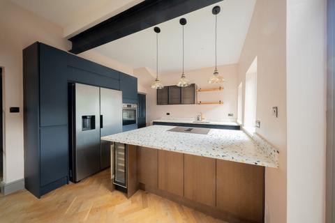 3 bedroom terraced house to rent, Albert Road East, Altrincham WA15