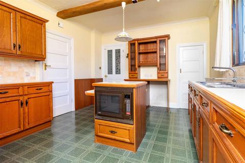 4 bedroom detached house for sale, Central Avenue, Worthing