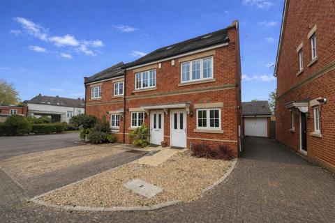 3 bedroom end of terrace house to rent, Byfleet, Surrey, KT14