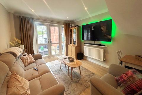 3 bedroom end of terrace house to rent, Byfleet, Surrey, KT14