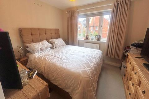3 bedroom end of terrace house to rent, Byfleet, Surrey, KT14