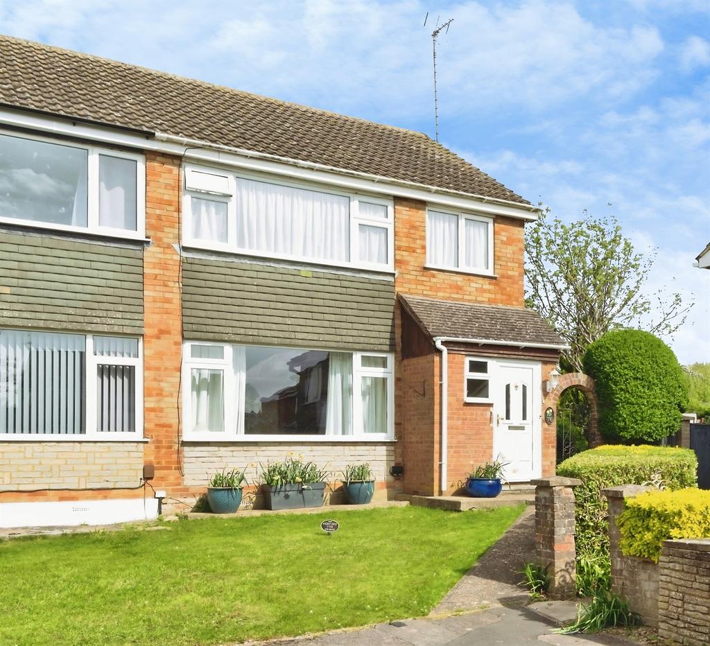 3 bedroom semi-detached house for sale
