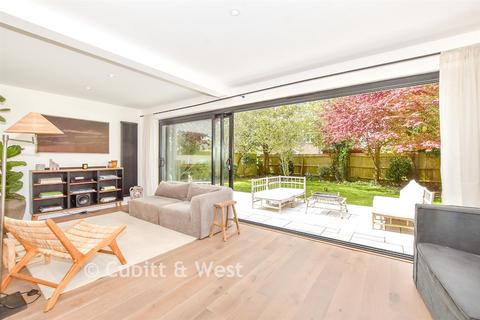 3 bedroom detached house for sale, Victoria Road, Hayling Island PO11