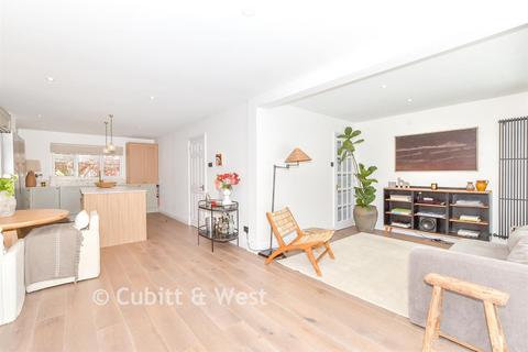 3 bedroom detached house for sale, Victoria Road, Hayling Island PO11