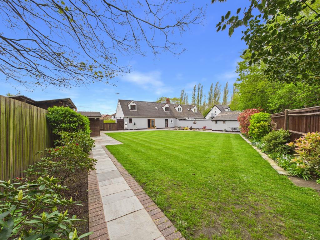 Upper Wick Lane, Rushwick, Worcester... 4 bed semi-detached house for ...