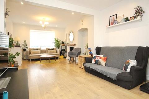 3 bedroom end of terrace house to rent, Alibon Road, Dagenham RM10