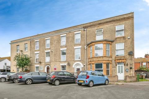 2 bedroom ground floor flat for sale, Kent Square, GREAT YARMOUTH