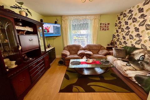 2 bedroom ground floor flat for sale, Kent Square, GREAT YARMOUTH